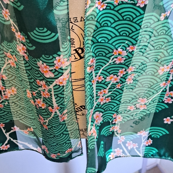 Beautiful!! Made in Korea scarf - Picture 4 of 11